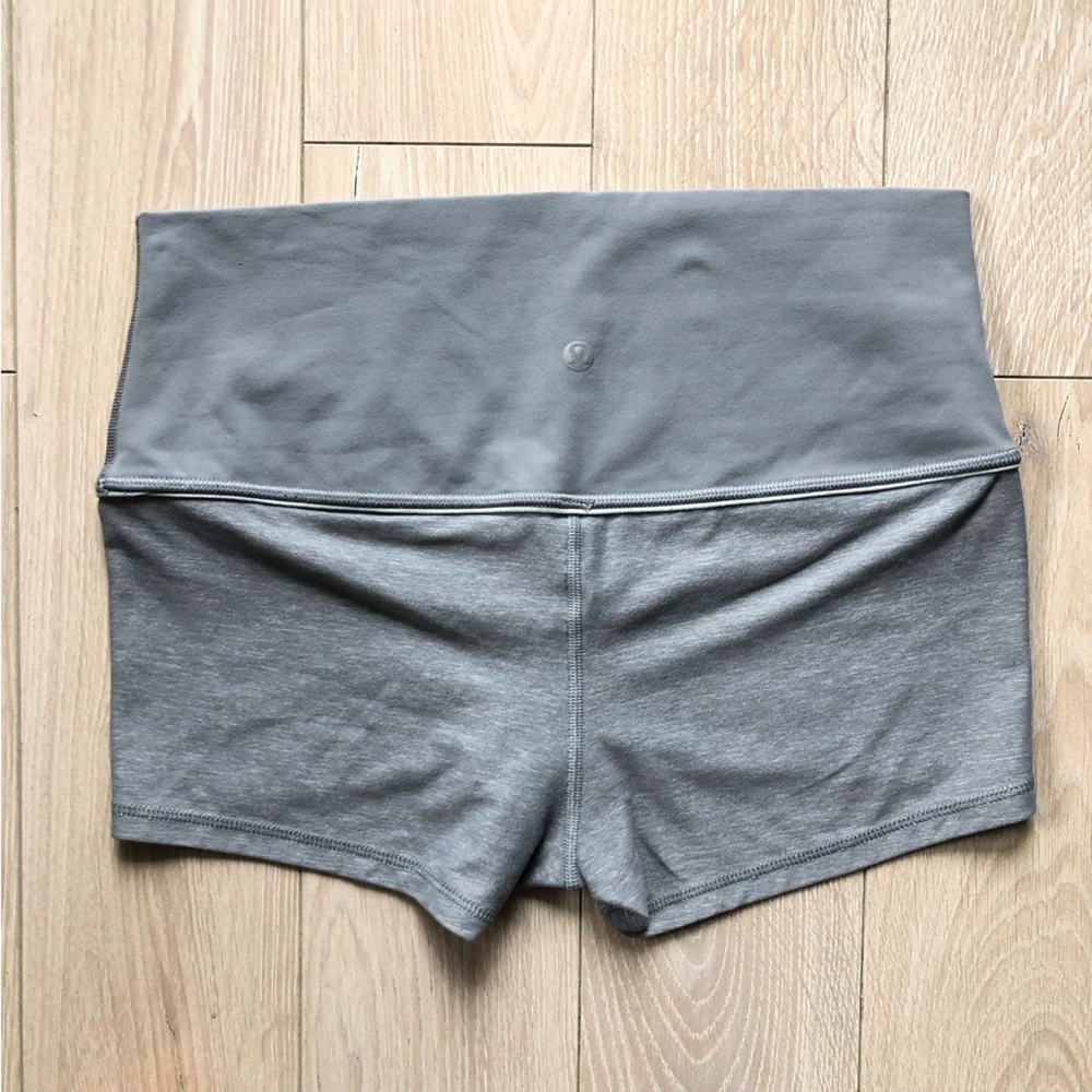 Lululemon Boogie Short in Gray Size 8